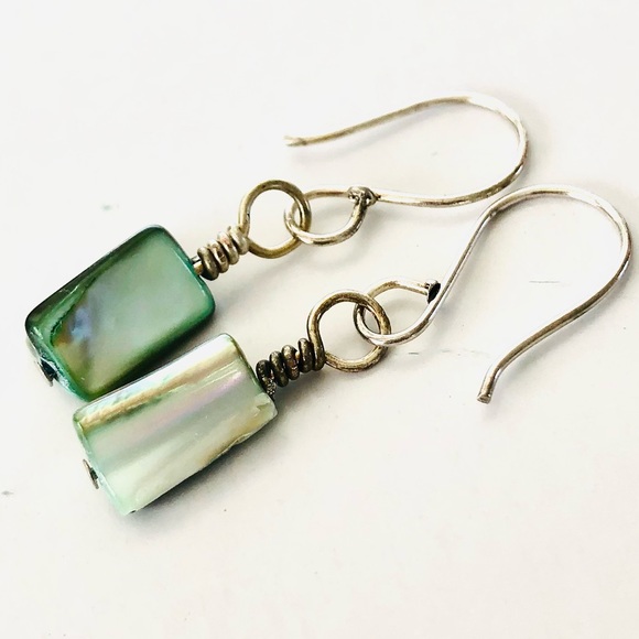 Seafoam Green Mother of Pearl earrings - One of a kind - NWT / gift packaging - Picture 4 of 5